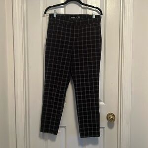 Old Navy High Rise Never-Fade Striped Pixie Cut Pants